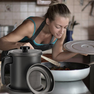 Bacon Grease Container with Fine Mesh Strainer, 1.3 L almost 6 Full Cups Iron Cooking Oil Can with Removable a Coaster Tray for Kitchen Fat Storage Black