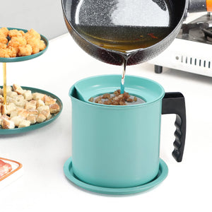 Bacon Grease Container with Fine Mesh Strainer, 1.3 L almost 6 Full Cups Iron Cooking Oil Can with Removable a Coaster Tray for Kitchen Fat Storage Black