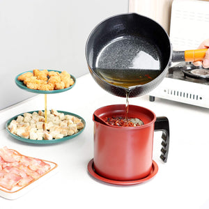Bacon Grease Container with Fine Mesh Strainer, 1.3 L almost 6 Full Cups Iron Cooking Oil Can with Removable a Coaster Tray for Kitchen Fat Storage Black